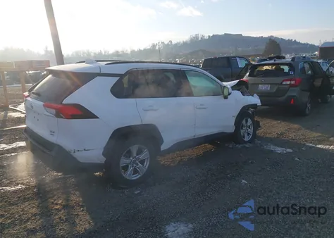 2021 Toyota Rav4 Xle z USA, uszkodzony, nr VIN 2T3P1RFV8MC182424